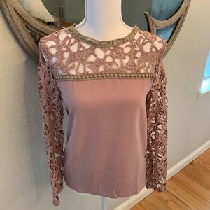 MAUVE EMBROIDERED LACE TOP